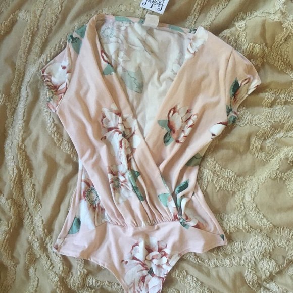 Pink Floral V Neck Bodysuit Size Small - Picture 10 of 11